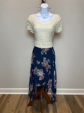 Rue+ Cream Lace and Navy Floral Chiffon Asymmetrical Dress Size 1X New With Tag